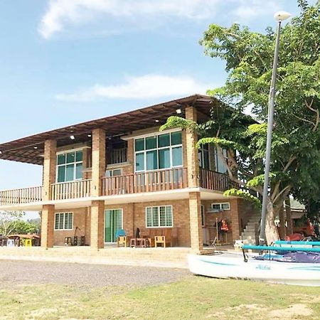 Ombak Deru Lodge Marang Extérieur photo